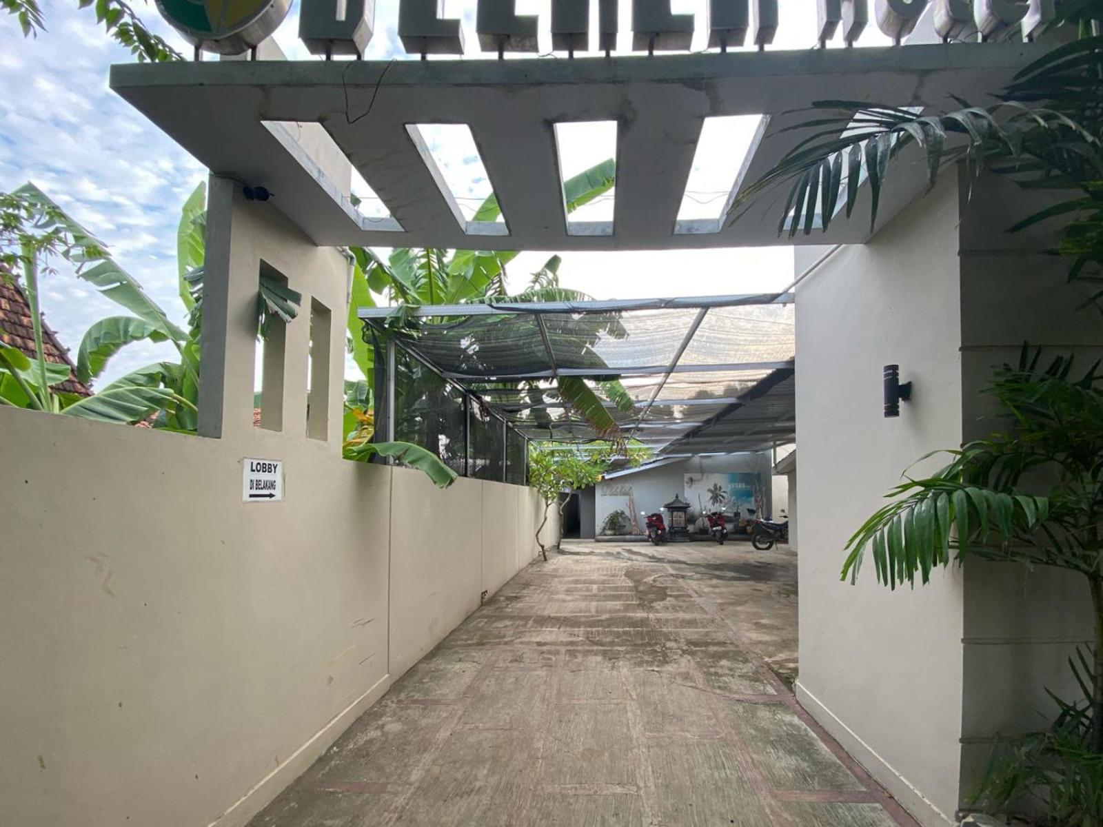 Reddoorz Near Pantai Idola Banyutowo Hotel D'Llala Pati Dış mekan fotoğraf