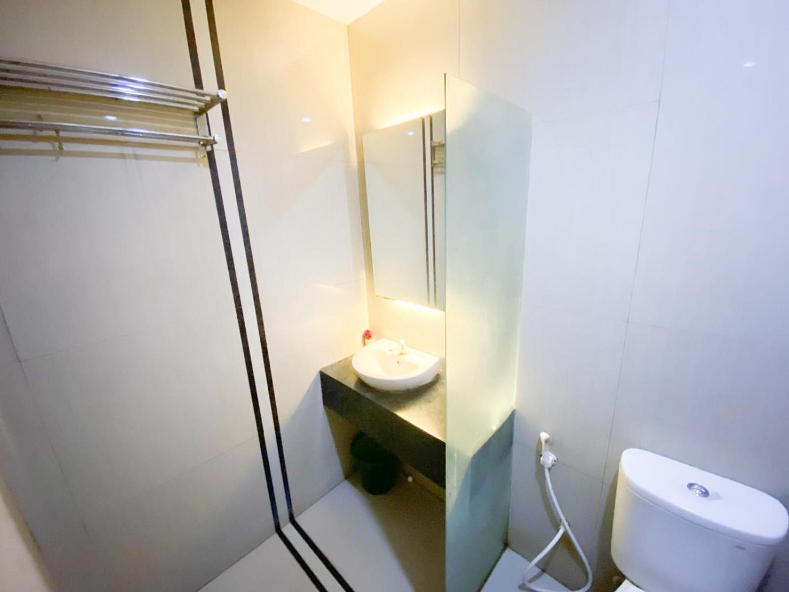Reddoorz Near Pantai Idola Banyutowo Hotel D'Llala Pati Dış mekan fotoğraf